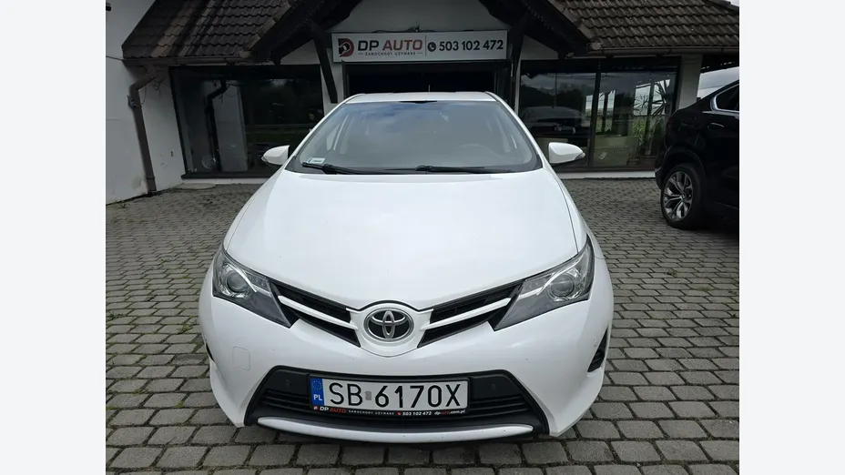 TOYOTA Auris -