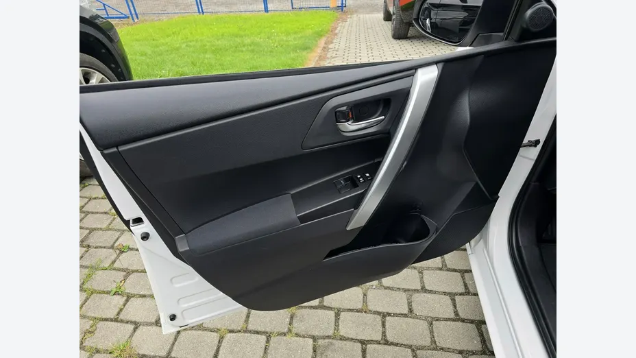 TOYOTA Auris -