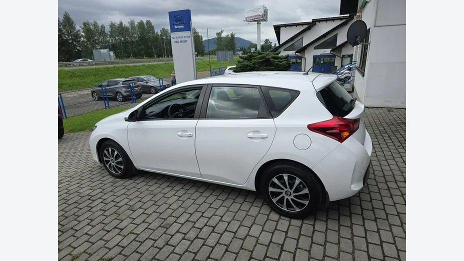 TOYOTA Auris -