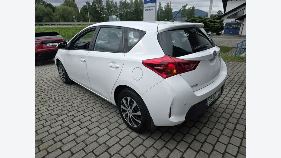 TOYOTA Auris -