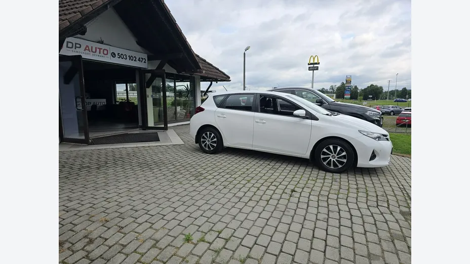 TOYOTA Auris -