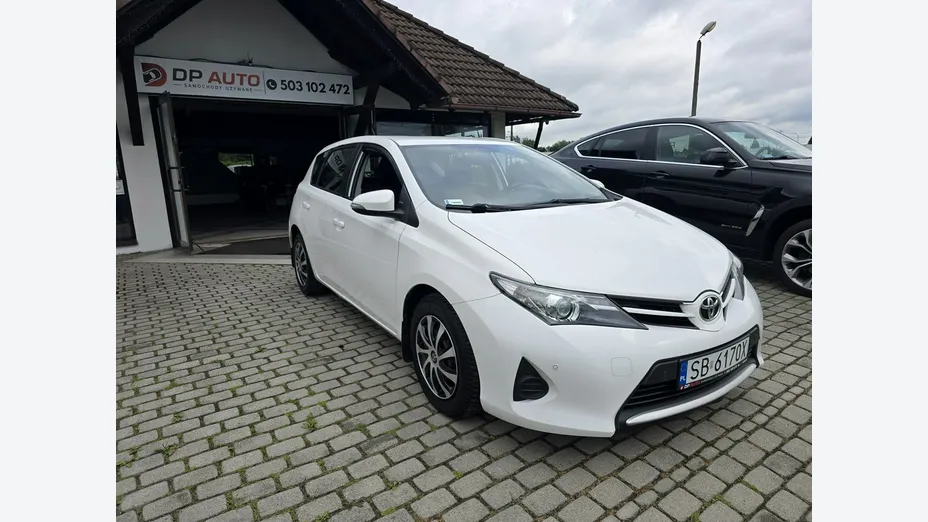 TOYOTA Auris -