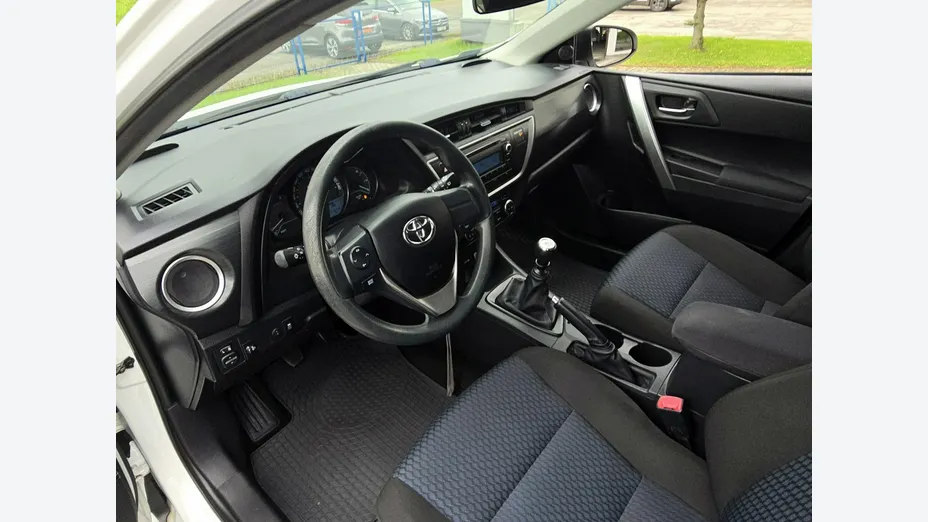 TOYOTA Auris -