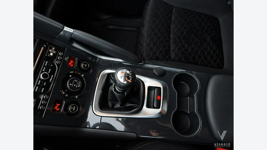 PEUGEOT 3008 -