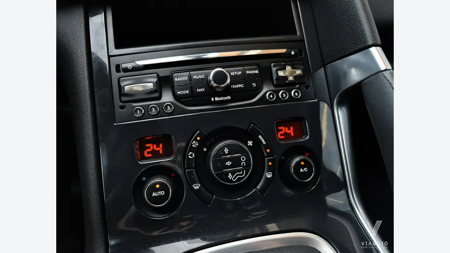 PEUGEOT 3008 -