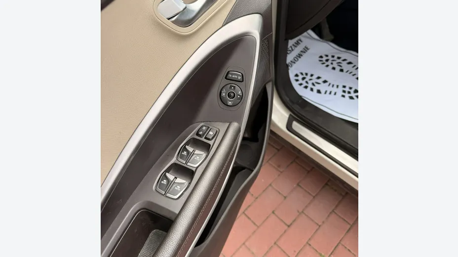HYUNDAI Santa Fe -