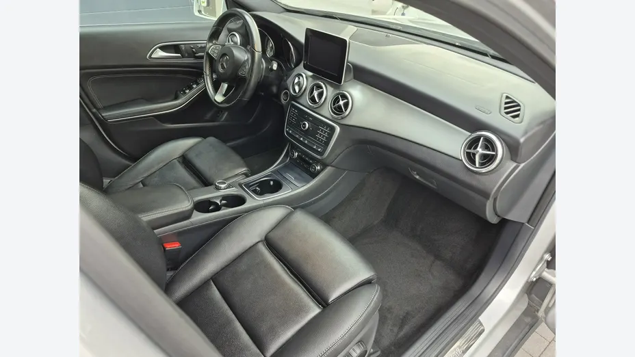MERCEDES-BENZ GLA -