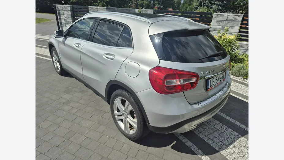 MERCEDES-BENZ GLA -