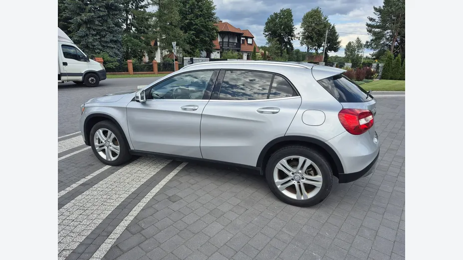 MERCEDES-BENZ GLA -