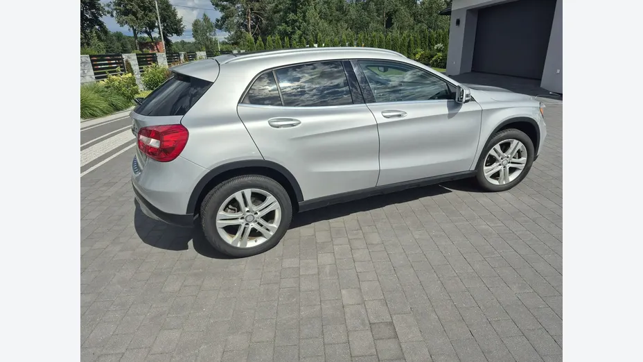MERCEDES-BENZ GLA -