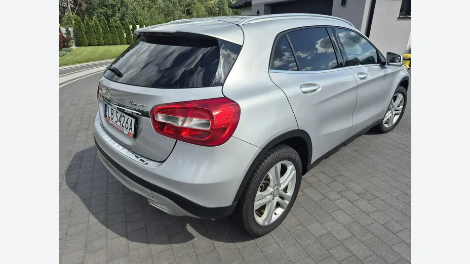 MERCEDES-BENZ GLA -