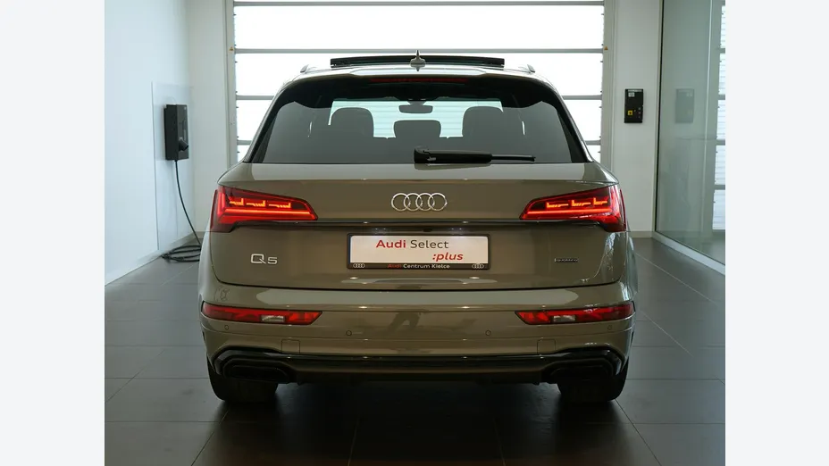 AUDI Q5 -