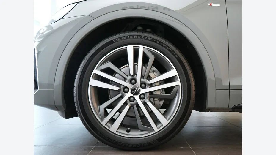 AUDI Q5 -