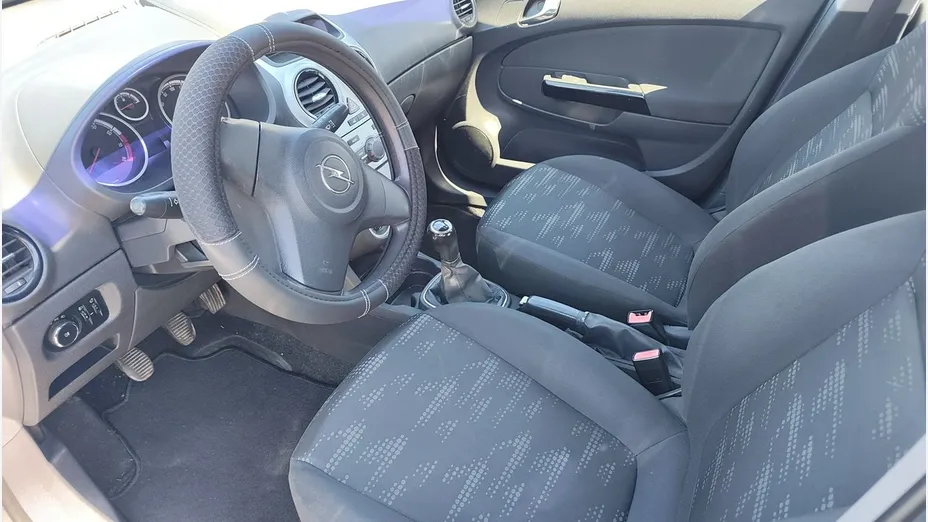 OPEL Corsa -