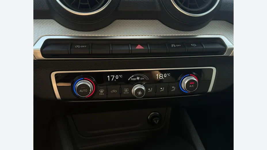 AUDI Q2 -