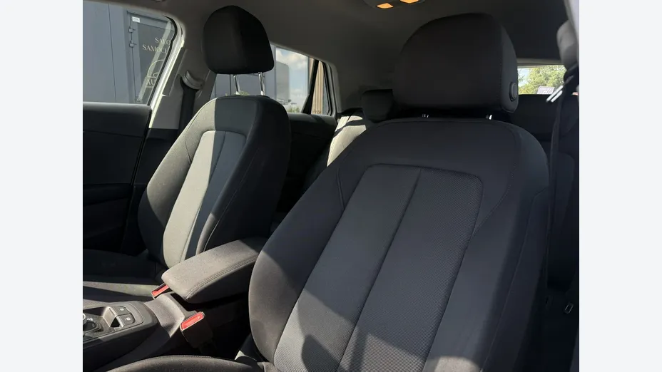 AUDI Q2 -