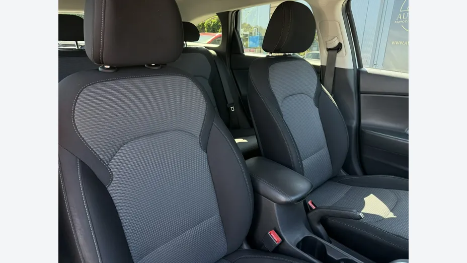 HYUNDAI i30 -