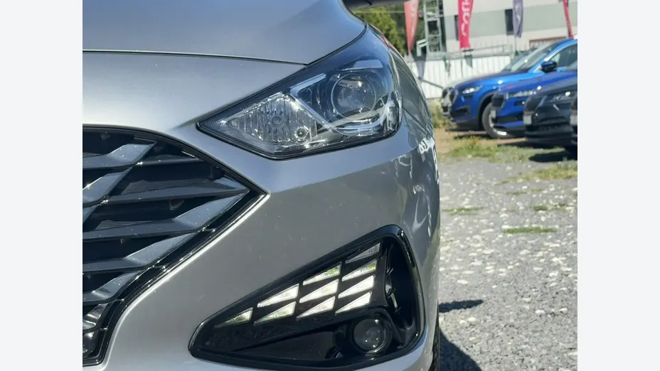 HYUNDAI i30 -