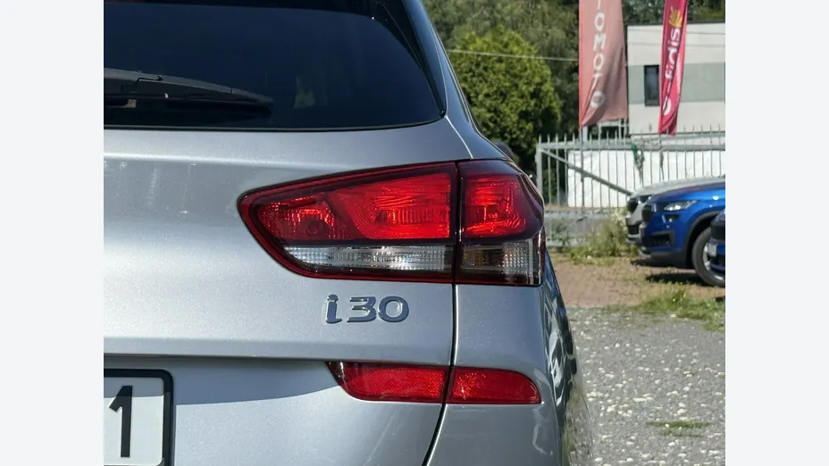 HYUNDAI i30 -