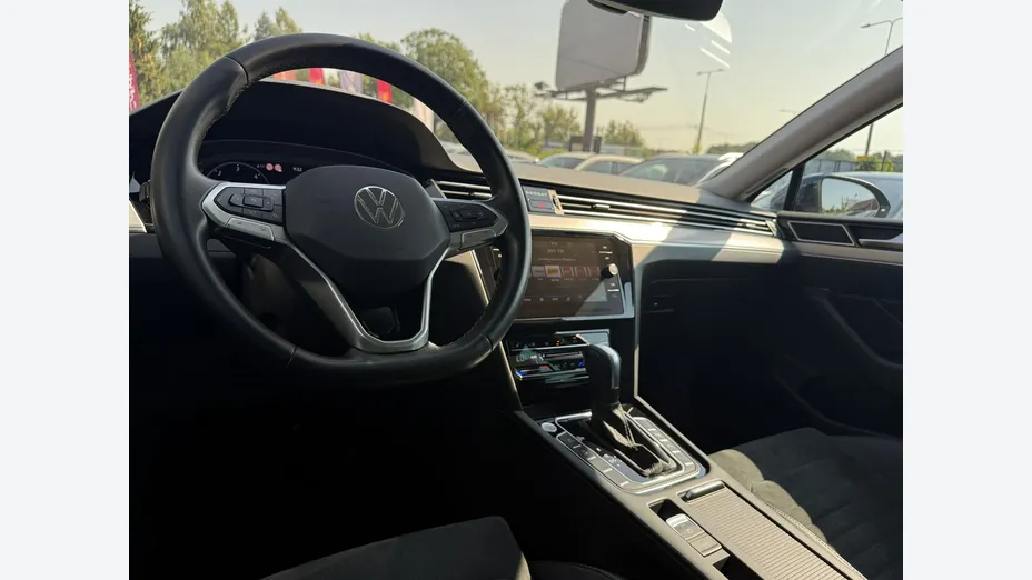 VOLKSWAGEN Passat -