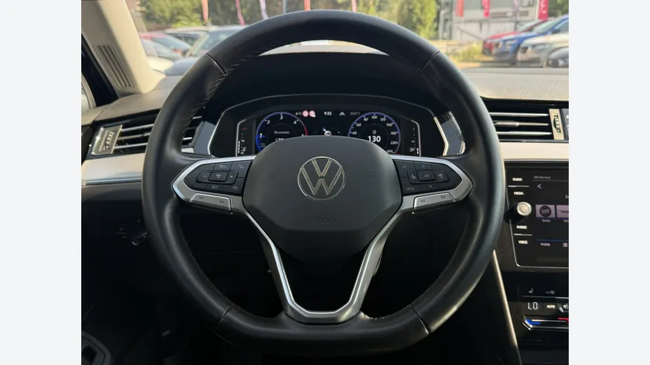 VOLKSWAGEN Passat -