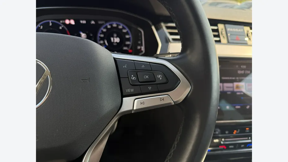 VOLKSWAGEN Passat -