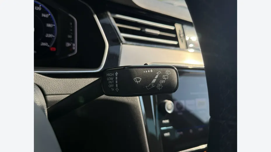 VOLKSWAGEN Passat -