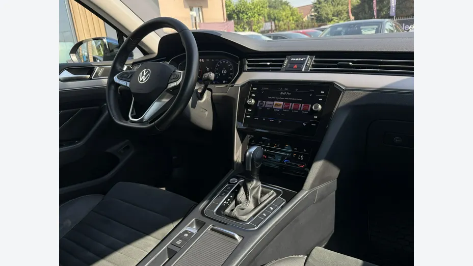 VOLKSWAGEN Passat -