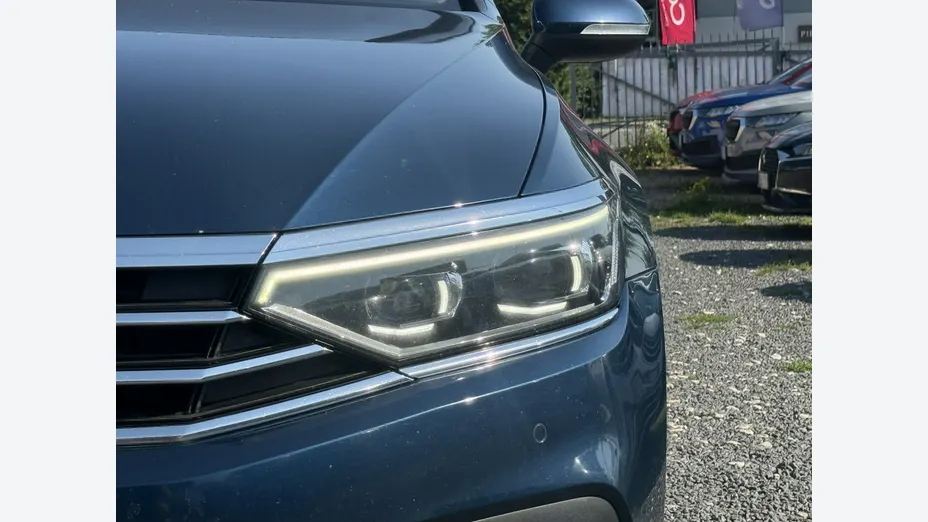 VOLKSWAGEN Passat -