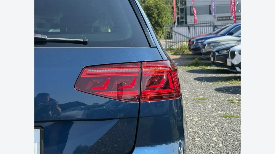 VOLKSWAGEN Passat -