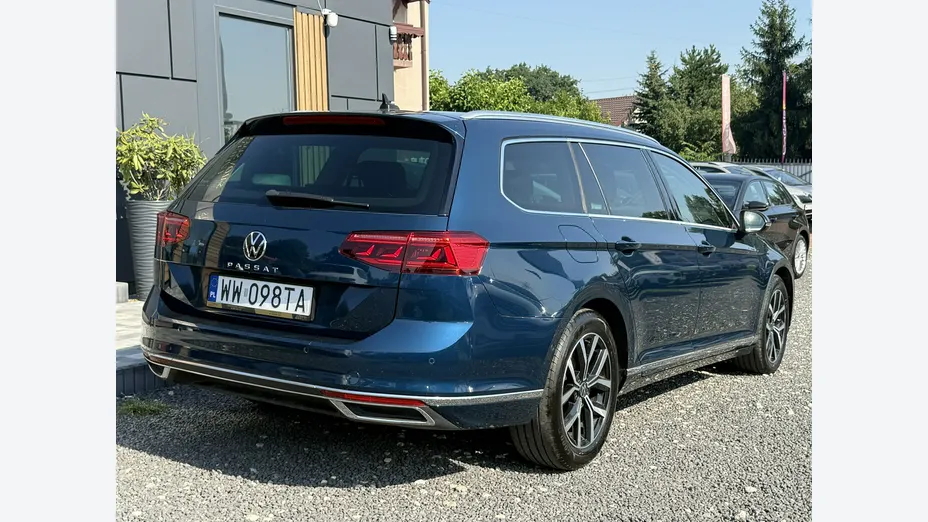 VOLKSWAGEN Passat -