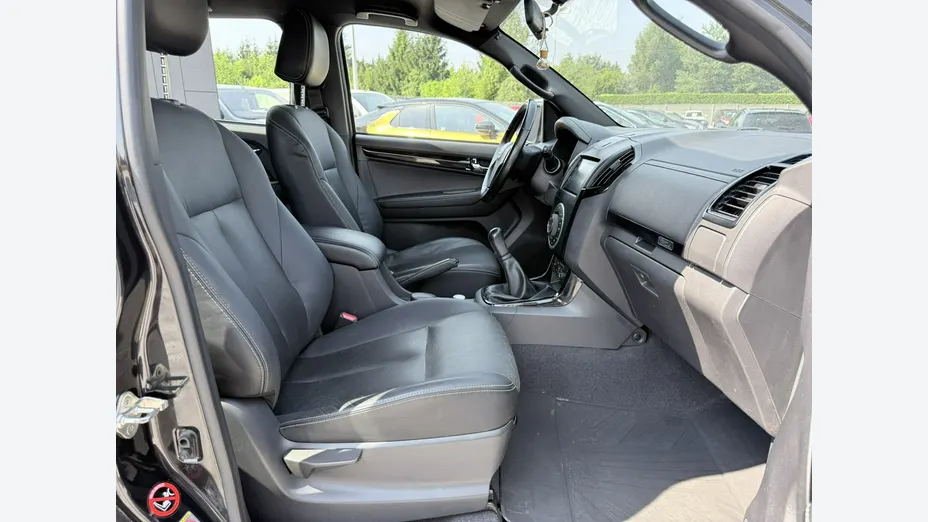 ISUZU D-Max -