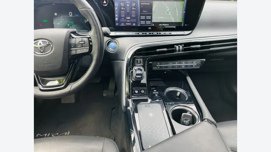 TOYOTA Mirai -