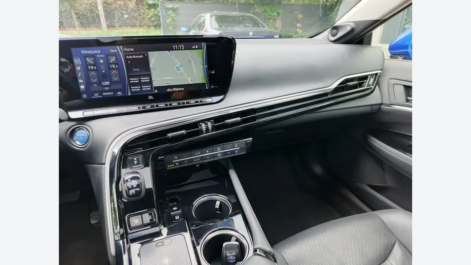 TOYOTA Mirai -