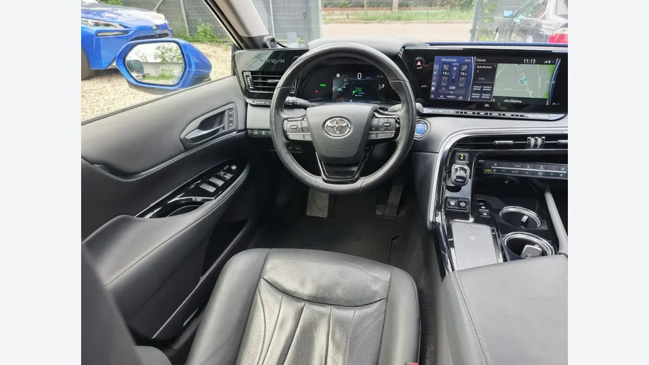 TOYOTA Mirai -