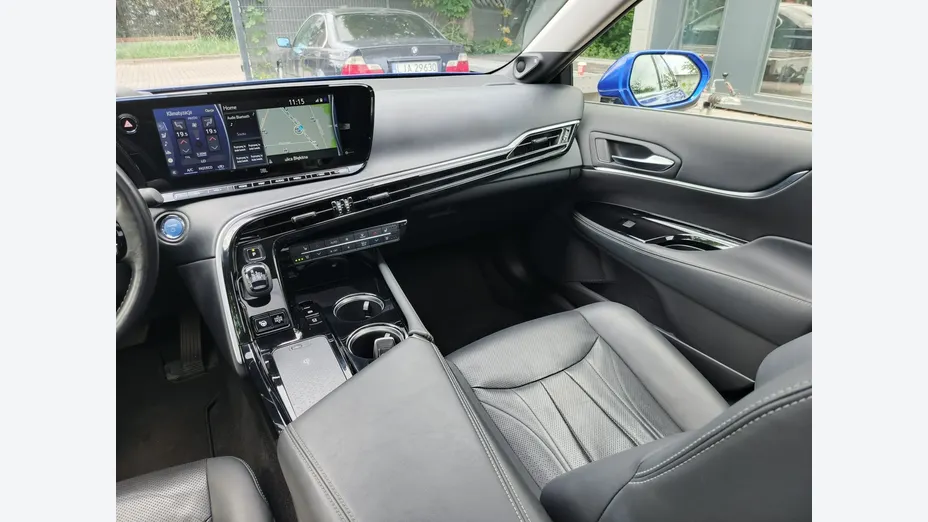 TOYOTA Mirai -