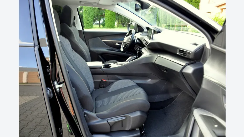 PEUGEOT 3008 -
