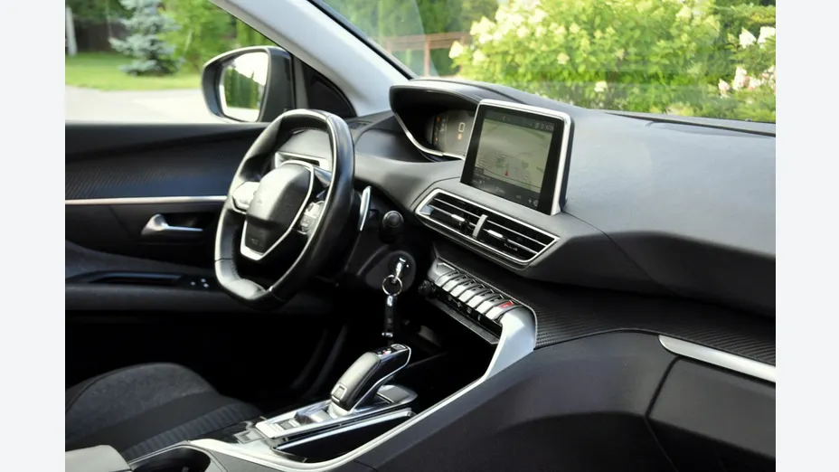 PEUGEOT 3008 -