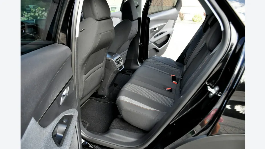 PEUGEOT 3008 -