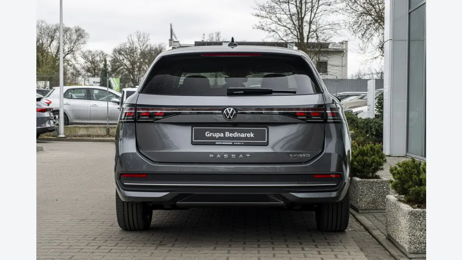 VOLKSWAGEN Passat -