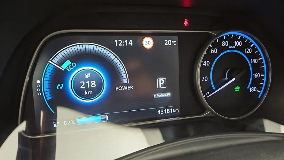 NISSAN Leaf -
