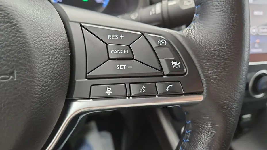 NISSAN Leaf -