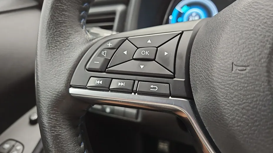 NISSAN Leaf -