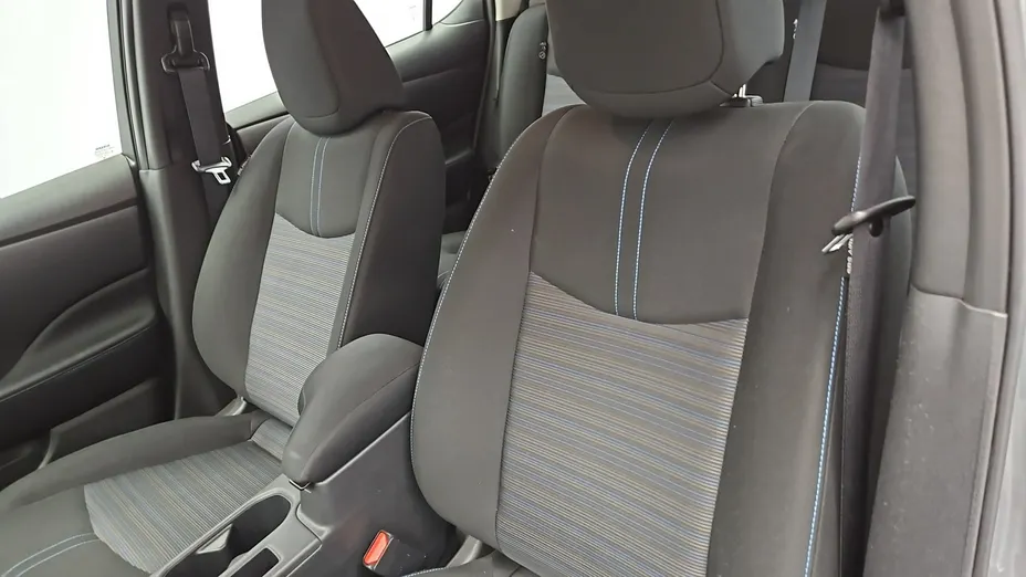 NISSAN Leaf -