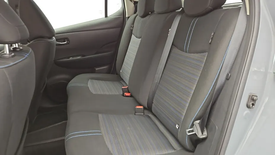 NISSAN Leaf -