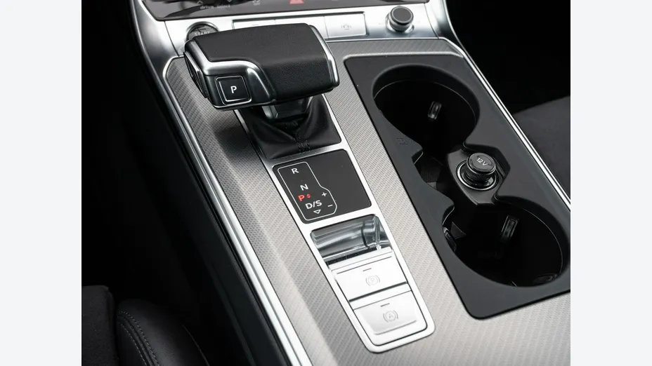 AUDI A6 -
