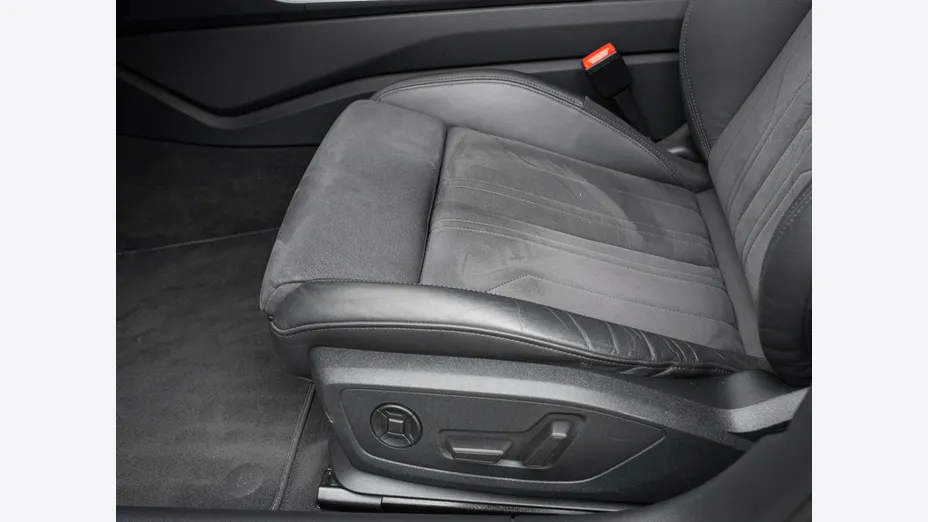 AUDI A6 -