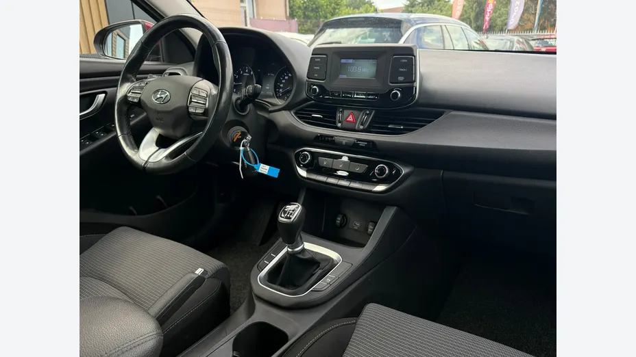 HYUNDAI i30 -