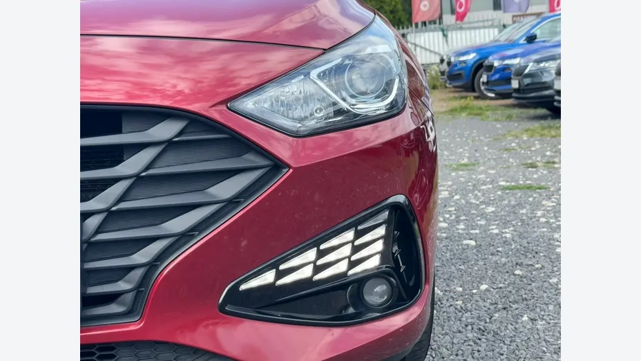 HYUNDAI i30 -