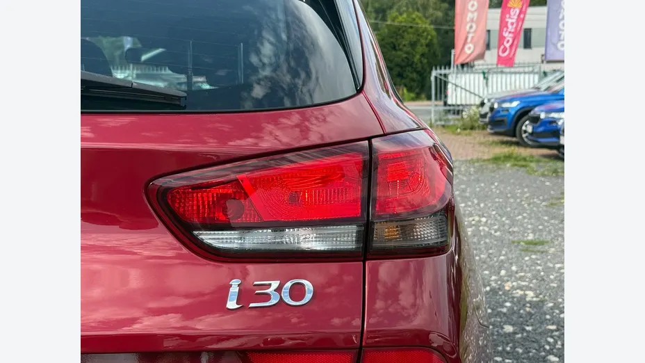 HYUNDAI i30 -